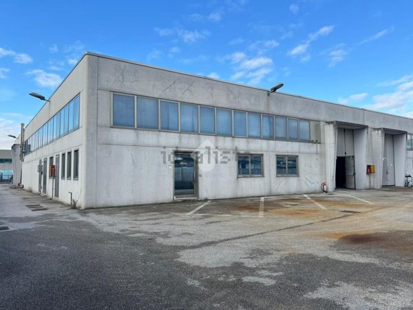 locale di sgombero in vendita a Candiana