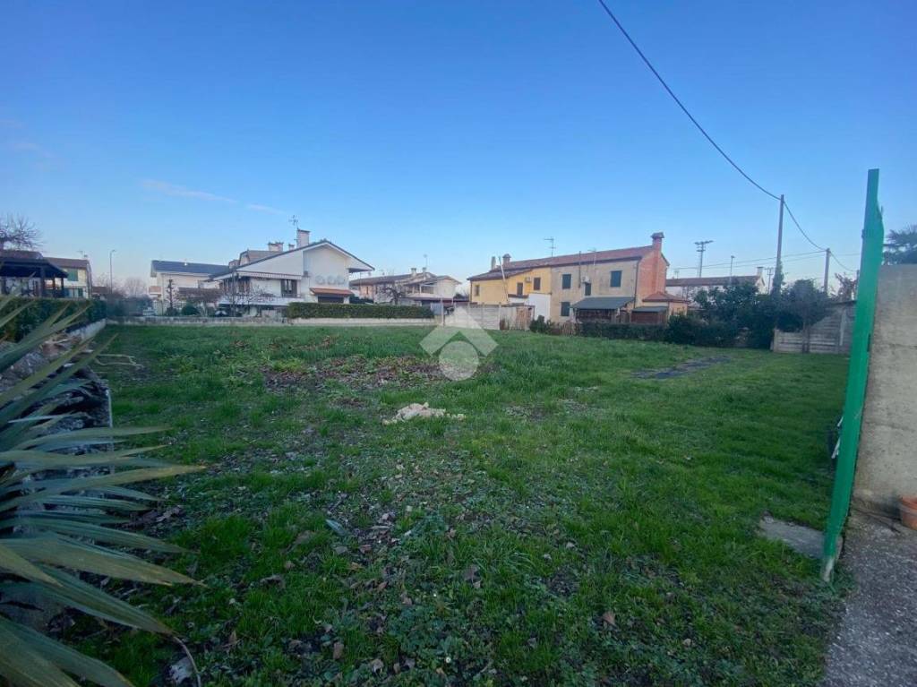 terreno edificabile in vendita a Candiana