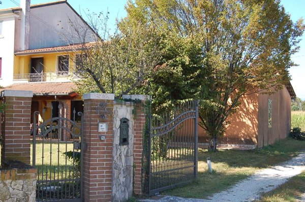 casa indipendente in vendita a Carmignano di Brenta