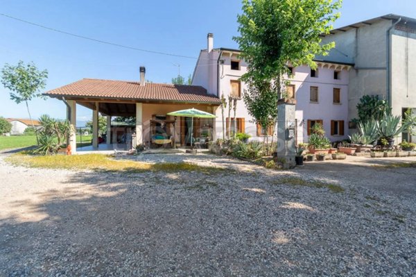 casa indipendente in vendita a Carmignano di Brenta