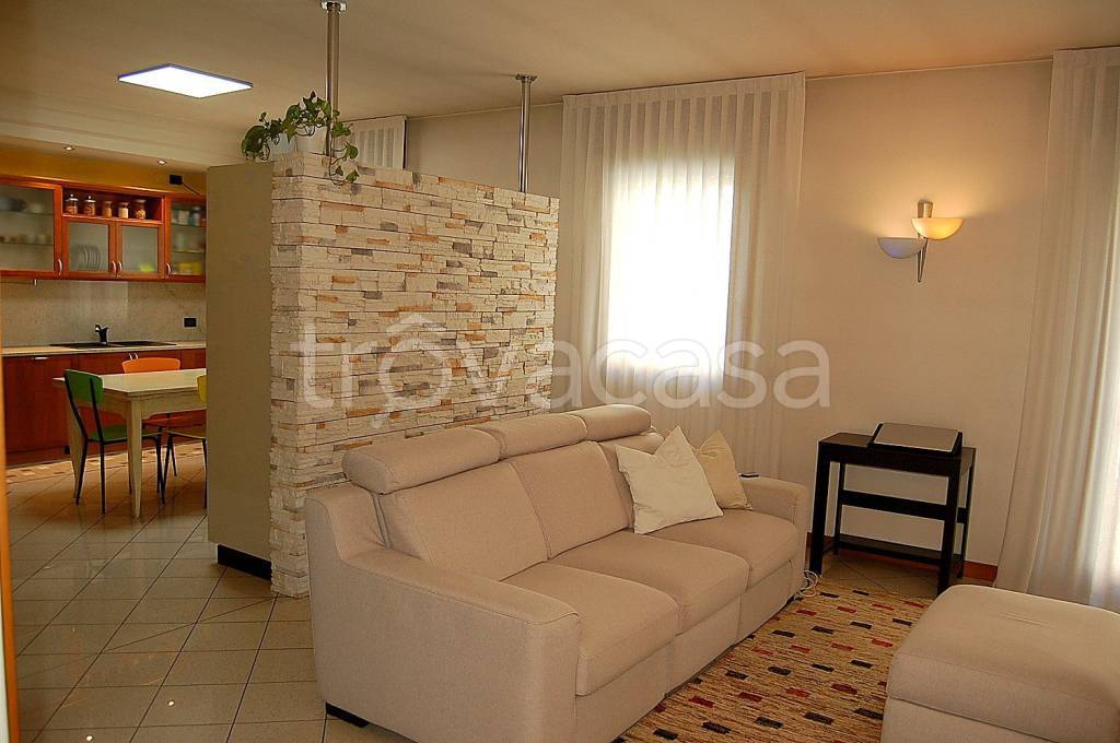 casa indipendente in vendita a Carmignano di Brenta