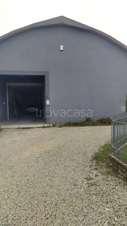 locale commerciale in vendita a Carmignano di Brenta