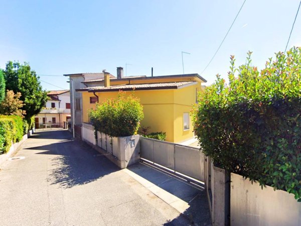 casa indipendente in vendita a Carmignano di Brenta