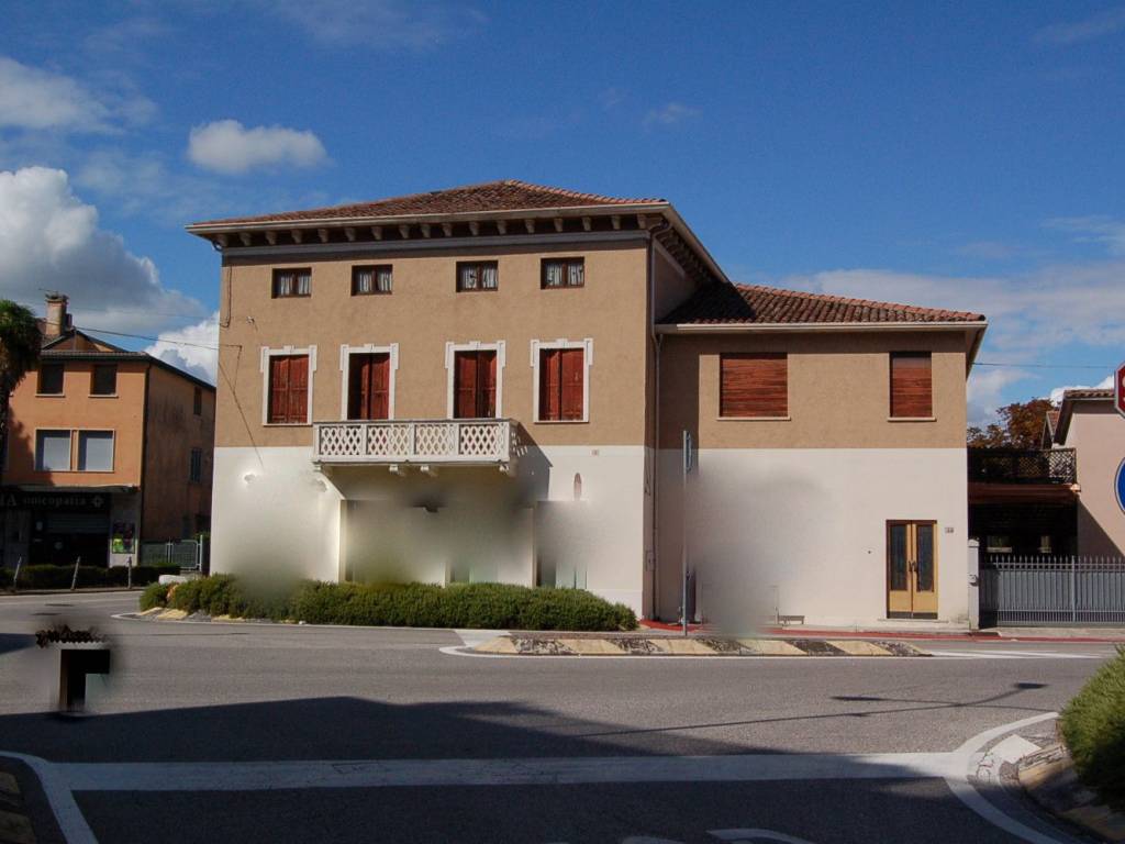 casa indipendente in vendita a Carmignano di Brenta