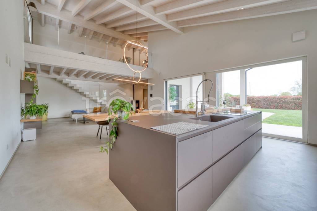 casa indipendente in vendita a Carmignano di Brenta