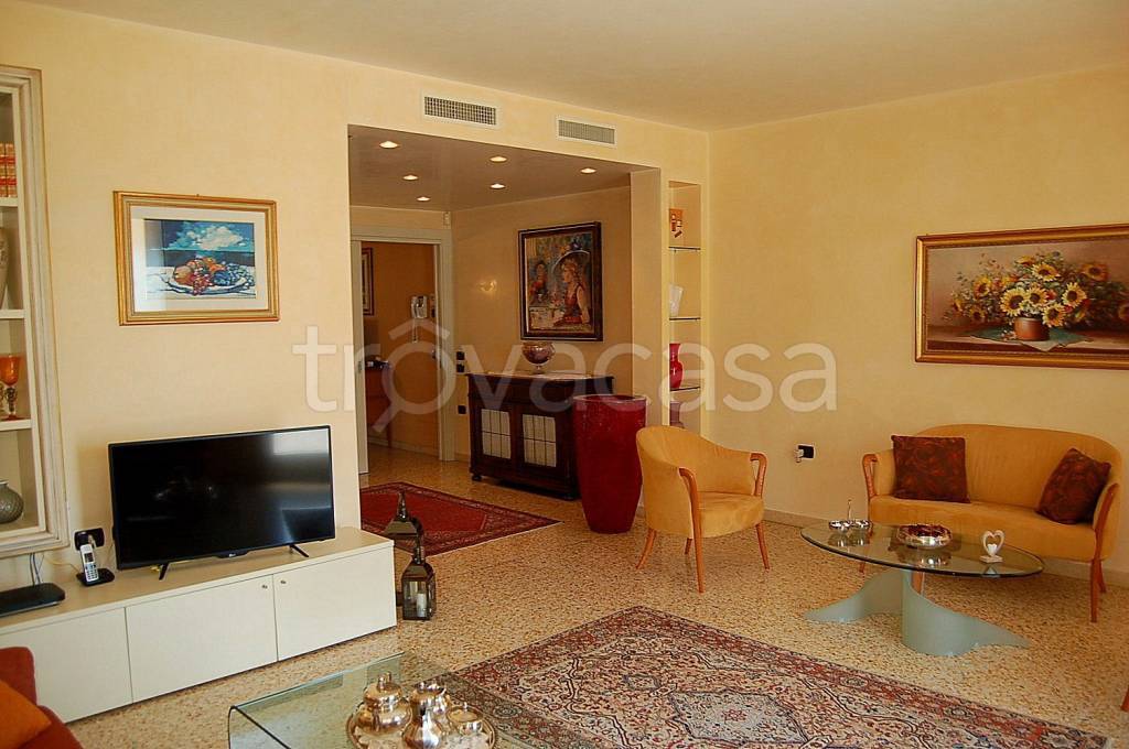 casa indipendente in vendita a Carmignano di Brenta in zona Camazzole