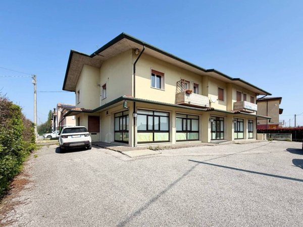 intera palazzina in vendita a Carmignano di Brenta