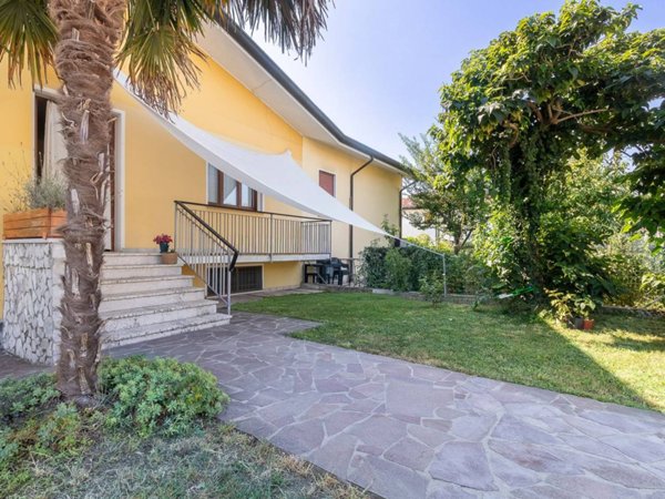 casa indipendente in vendita a Carmignano di Brenta