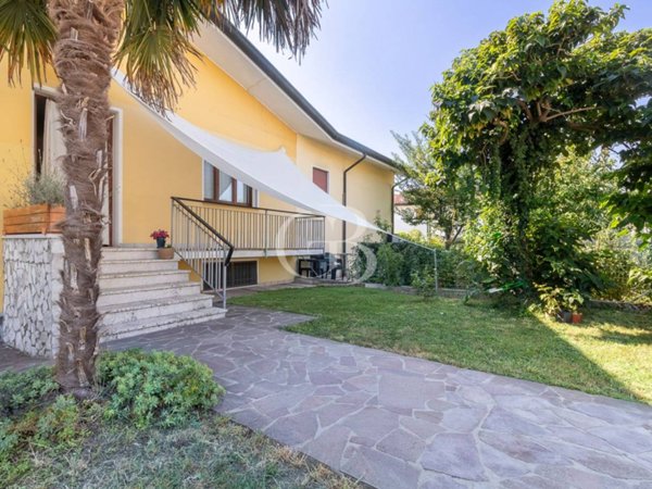 casa indipendente in vendita a Carmignano di Brenta