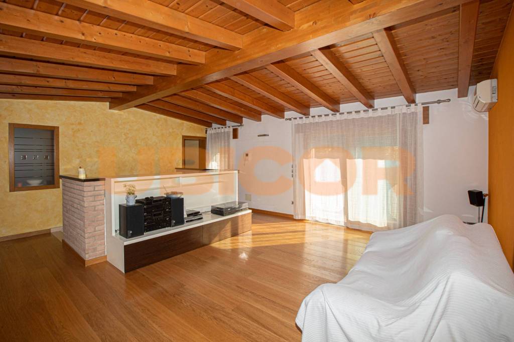 casa indipendente in vendita a Cartura