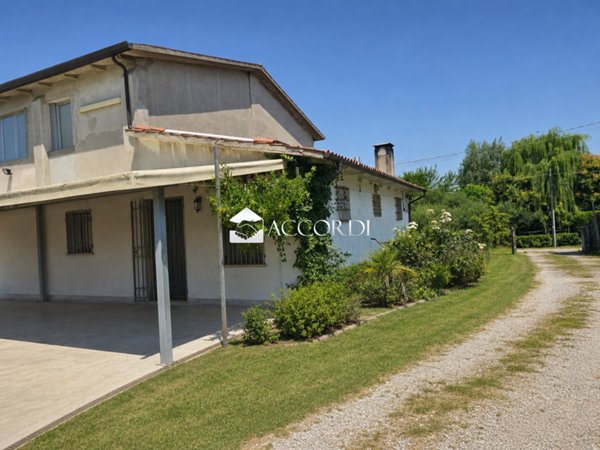 casa indipendente in vendita a Cartura