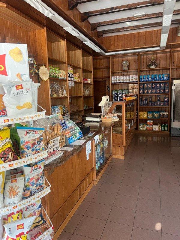 locale commerciale in vendita a Cartura