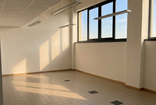 negozio in vendita a Cartura in zona Cagnola
