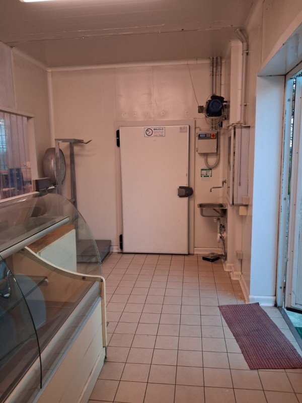 locale commerciale in vendita a Cartura