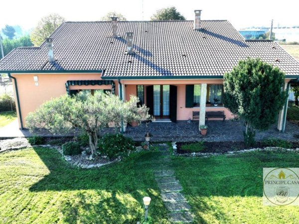 casa indipendente in vendita a Casale di Scodosia