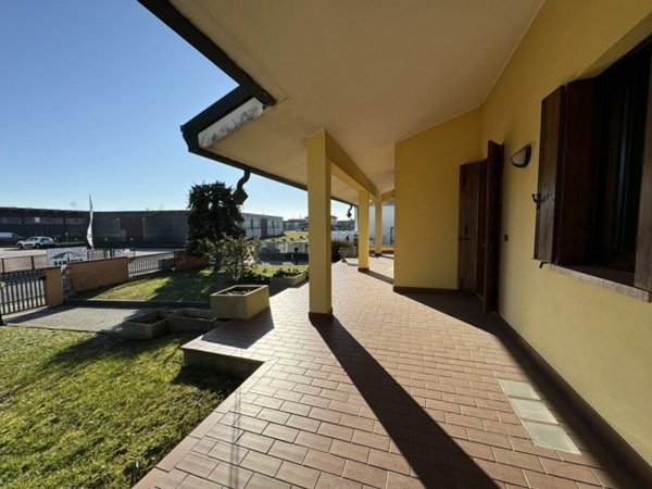 casa indipendente in vendita a Casale di Scodosia