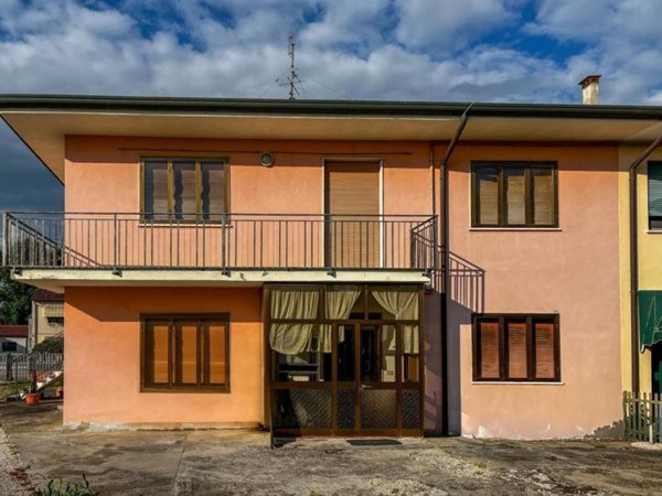 casa indipendente in vendita a Casale di Scodosia