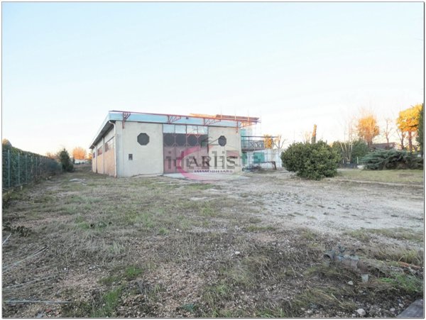 locale di sgombero in vendita a Casale di Scodosia