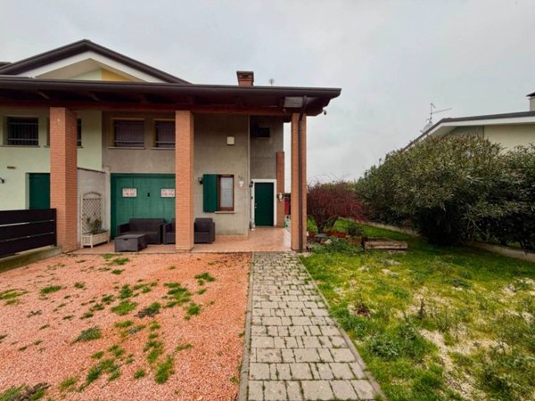 casa indipendente in vendita a Casale di Scodosia