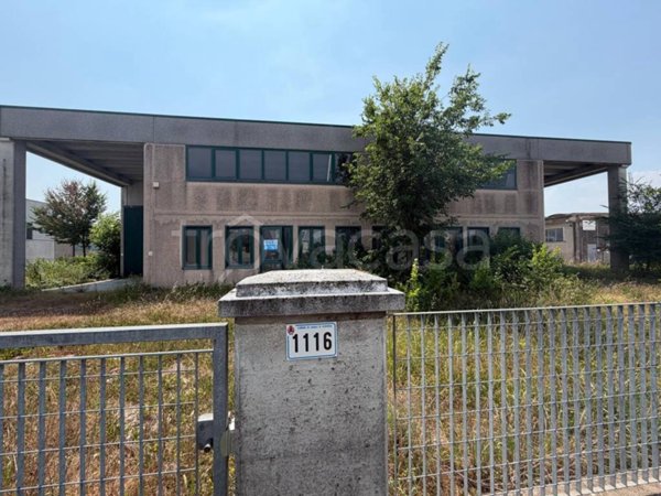 locale commerciale in vendita a Casale di Scodosia