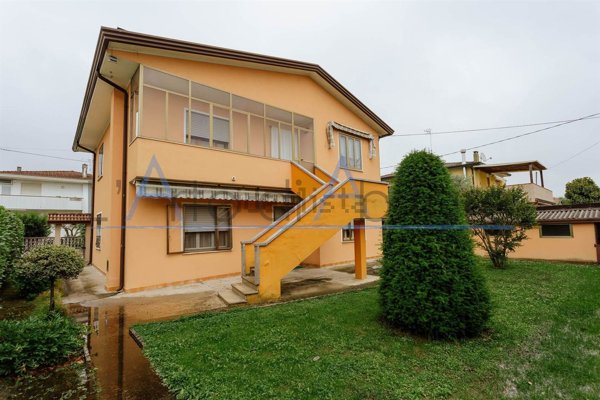 casa indipendente in vendita a Casalserugo
