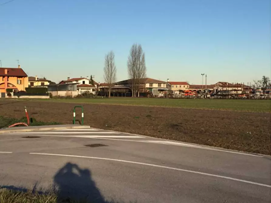 terreno edificabile in vendita a Casalserugo in zona Ronchi del Volo