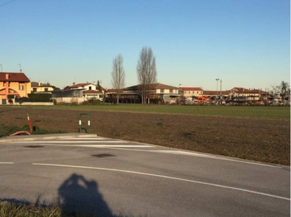 terreno edificabile in vendita a Casalserugo in zona Ronchi del Volo
