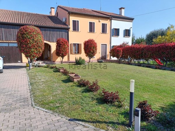 casa indipendente in vendita a Casalserugo