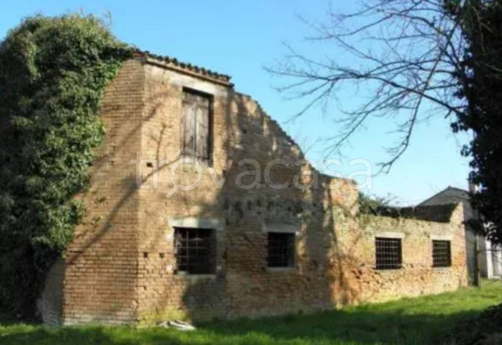 locale commerciale in vendita a Castelbaldo