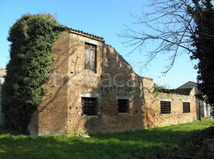 locale commerciale in vendita a Castelbaldo