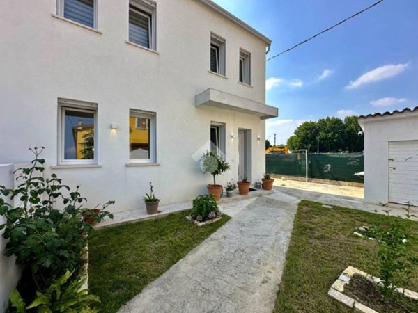 appartamento in vendita a Cervarese Santa Croce in zona Fossona