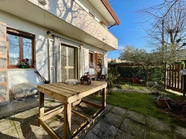 casa indipendente in vendita a Cervarese Santa Croce in zona Montemerlo