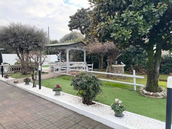 casa indipendente in vendita a Cervarese Santa Croce in zona Montemerlo