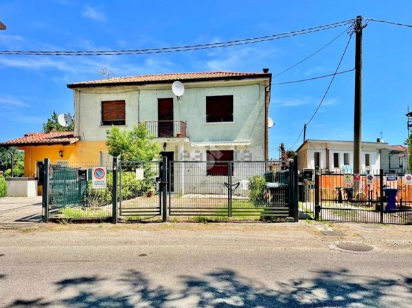 casa indipendente in vendita a Cervarese Santa Croce in zona Montemerlo