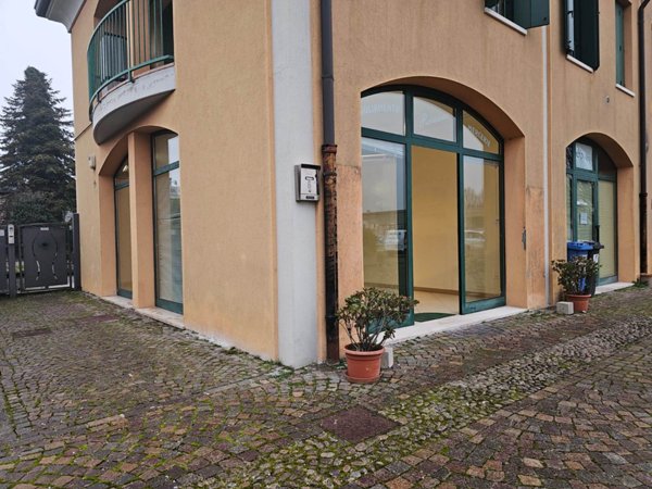 ufficio in vendita a Cervarese Santa Croce in zona Fossona