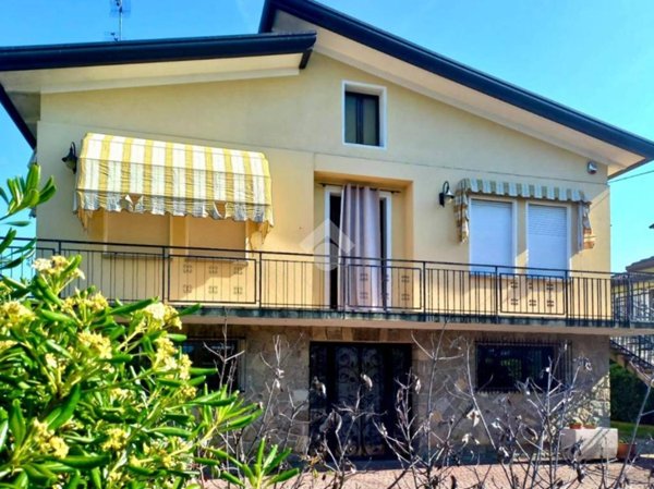 casa indipendente in vendita a Cervarese Santa Croce in zona Fossona