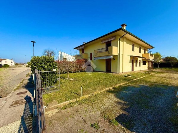 casa indipendente in vendita a Cervarese Santa Croce in zona Fossona