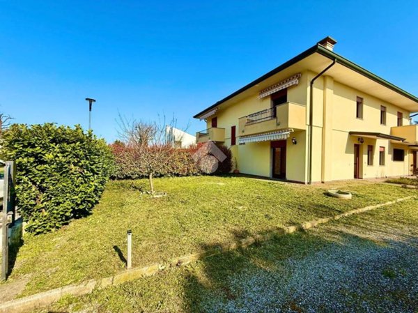 casa indipendente in vendita a Cervarese Santa Croce in zona Fossona