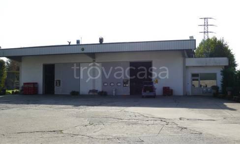 locale commerciale in vendita a Cervarese Santa Croce in zona Fossona