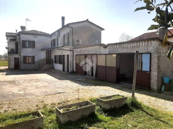 casa indipendente in vendita a Cervarese Santa Croce in zona Montemerlo