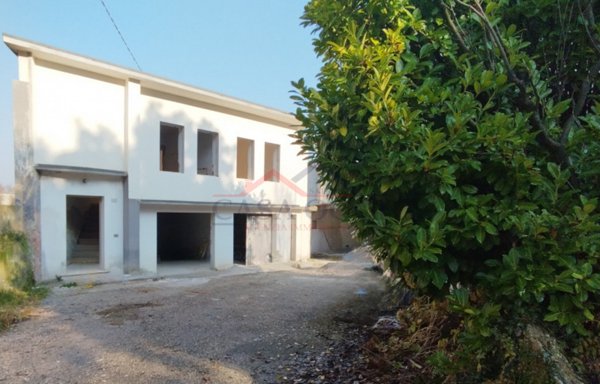 casa indipendente in vendita a Cervarese Santa Croce in zona Montemerlo