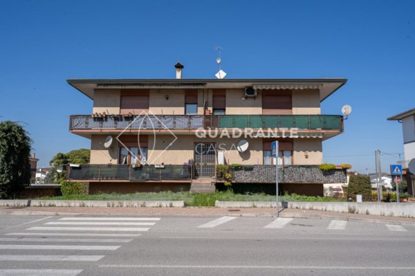 appartamento in vendita a Cervarese Santa Croce in zona Fossona