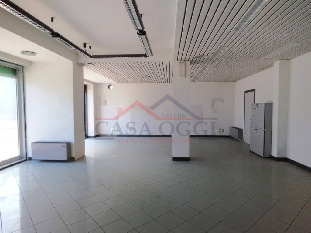 ufficio in vendita a Cervarese Santa Croce in zona Montemerlo