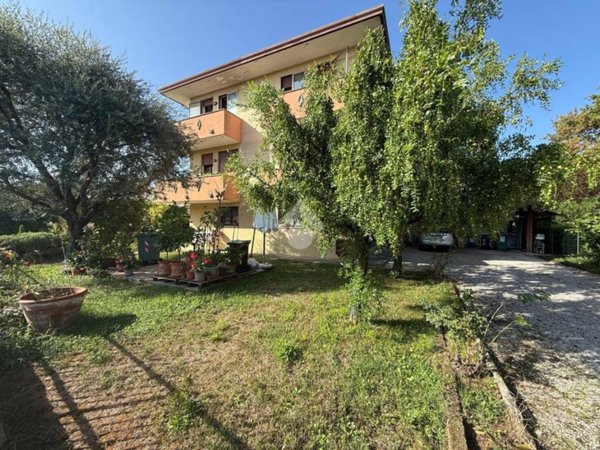 appartamento in vendita a Cervarese Santa Croce in zona Fossona