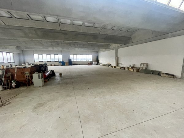 locale commerciale in vendita a Cervarese Santa Croce