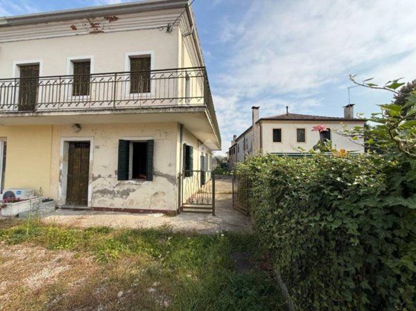 casa indipendente in vendita a Cervarese Santa Croce in zona Fossona