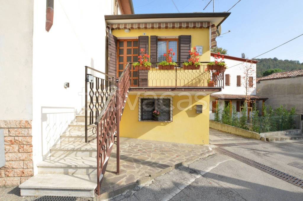 casa indipendente in vendita a Cinto Euganeo in zona Fontanafredda