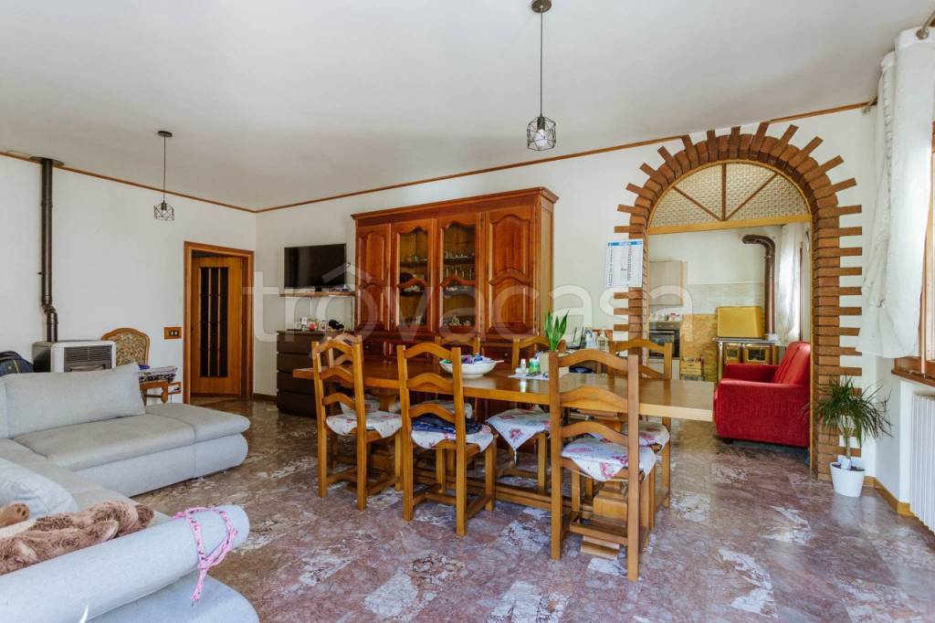 casa indipendente in vendita a Cinto Euganeo in zona Valnogaredo
