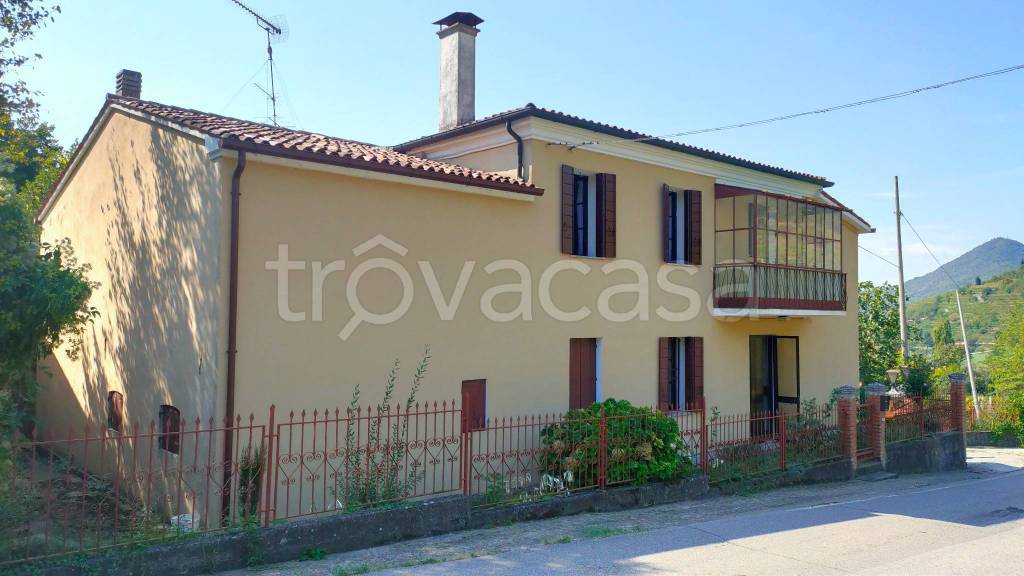 casa indipendente in vendita a Cinto Euganeo in zona Cavalcaressa