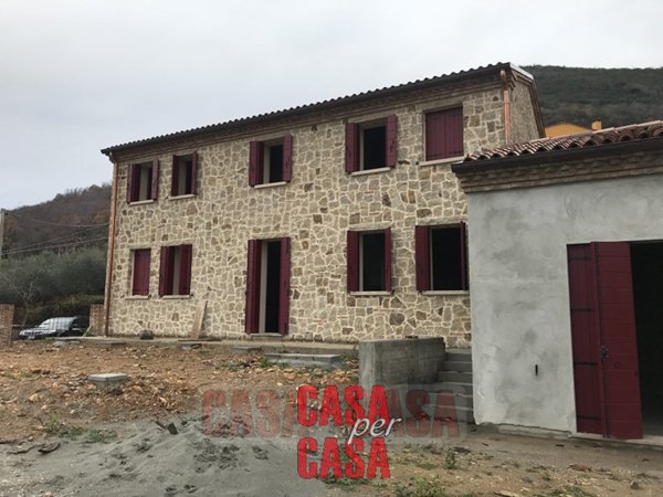 casa indipendente in vendita a Cinto Euganeo in zona Valnogaredo